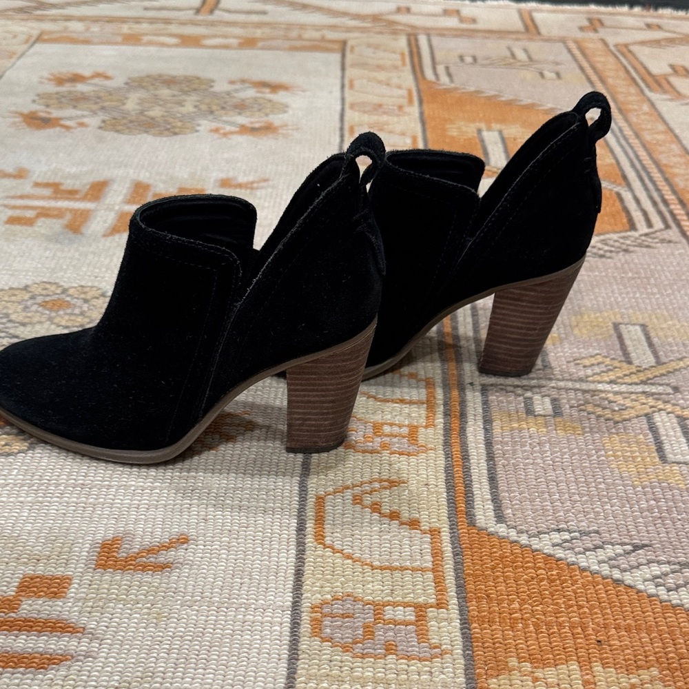 Elegant Black Vince Camuto Suede Ankle Boots - Picture 3 of 5
